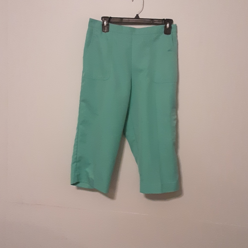 Elastic back capris